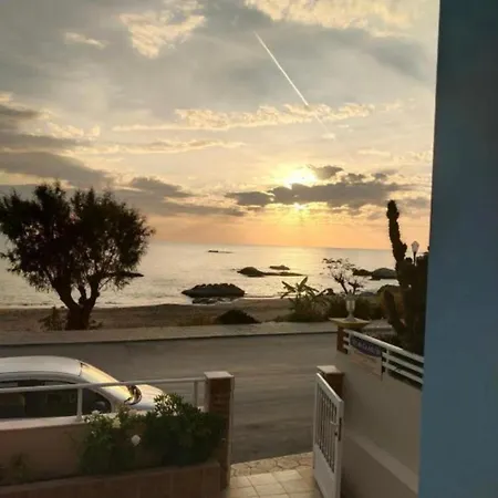 Stegna Sea & Sun בית הארחה 3*