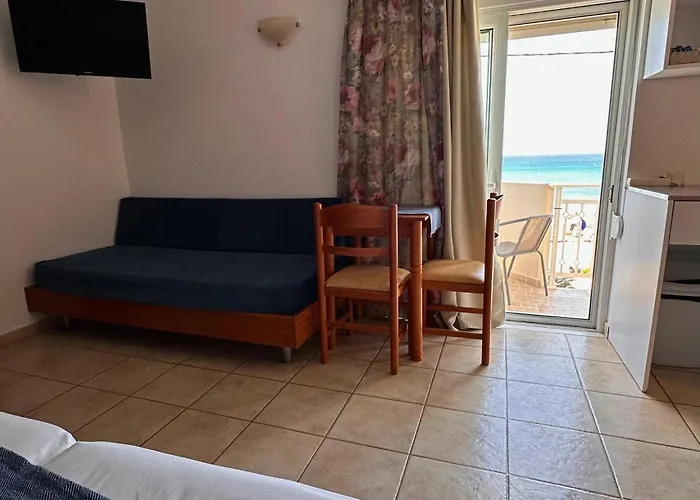 Stegna Sea & Sun بيت ضيافة 3*