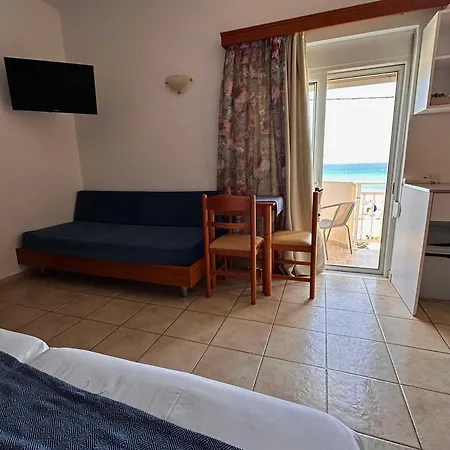 Stegna Sea & Sun בית הארחה 3*